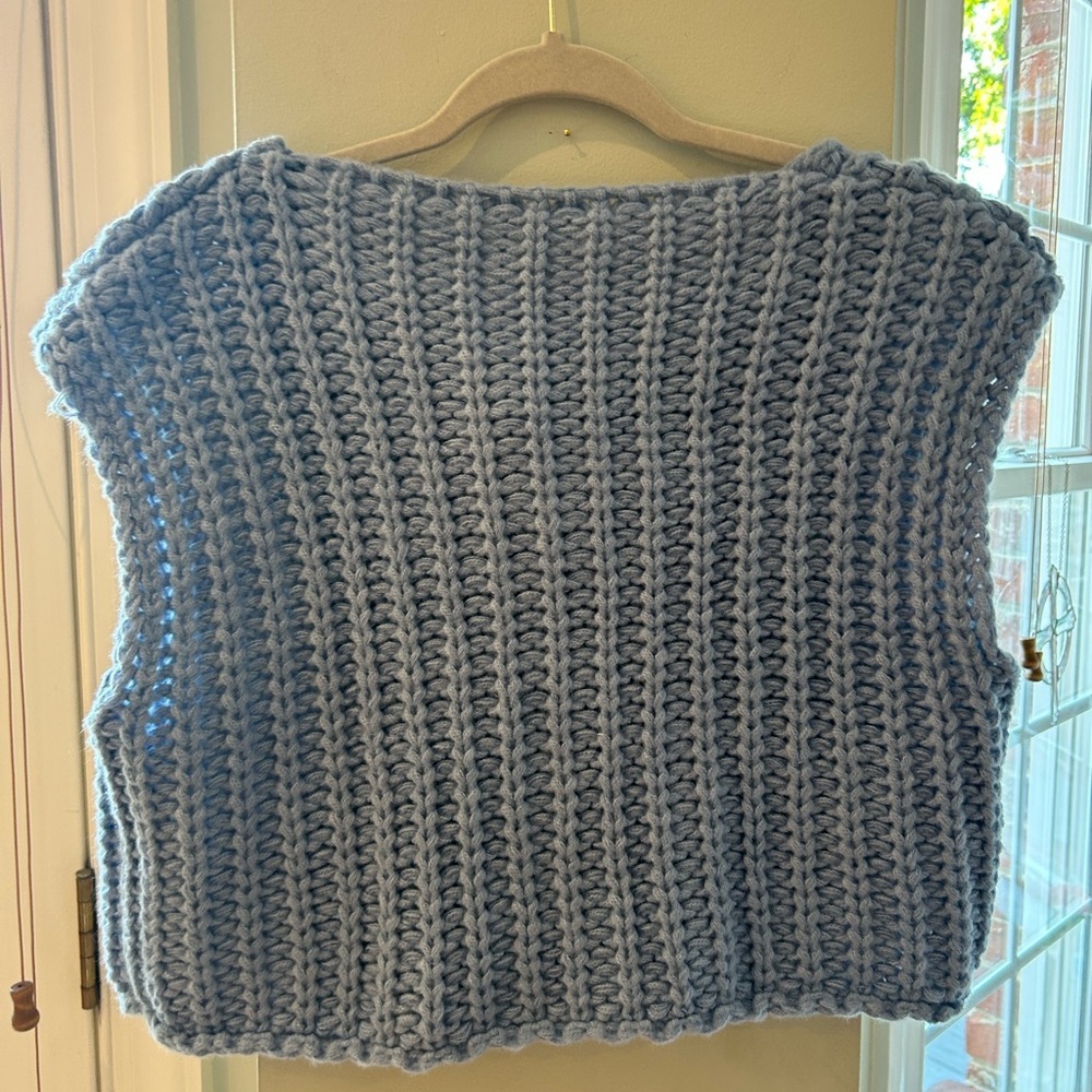 Cropped cute blue knit sweater gold accent buttons Small excellent condition - Picture 5 of 8